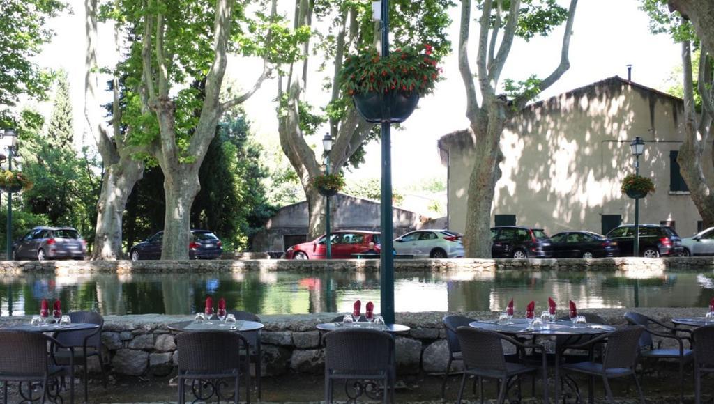 קוקורון Logis Hotel De L'Etang מראה חיצוני תמונה