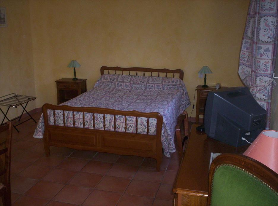 קוקורון Logis Hotel De L'Etang מראה חיצוני תמונה