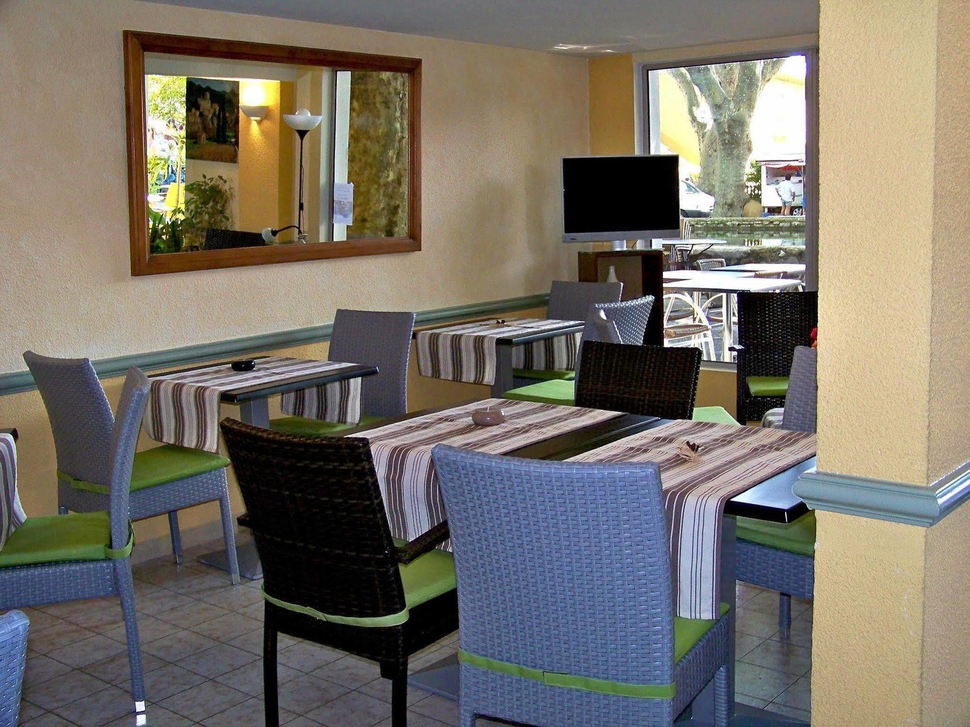 קוקורון Logis Hotel De L'Etang מראה חיצוני תמונה