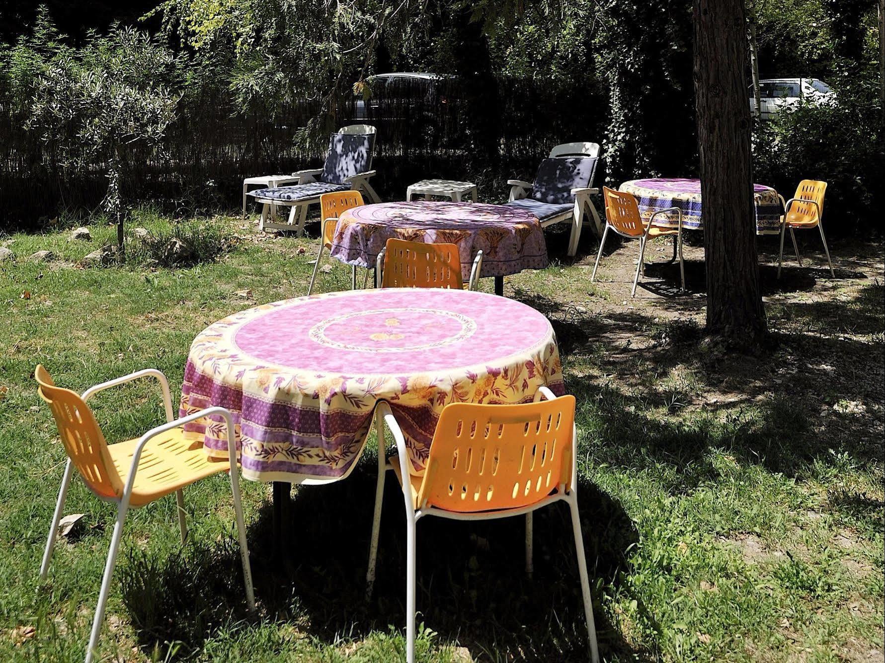 קוקורון Logis Hotel De L'Etang מראה חיצוני תמונה