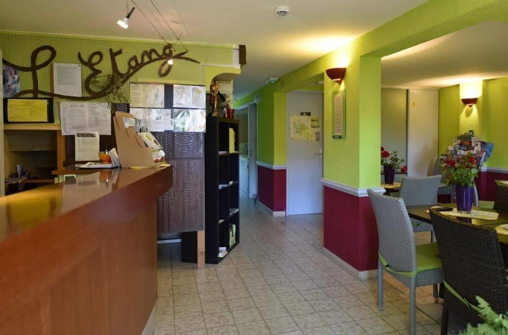 קוקורון Logis Hotel De L'Etang מראה חיצוני תמונה